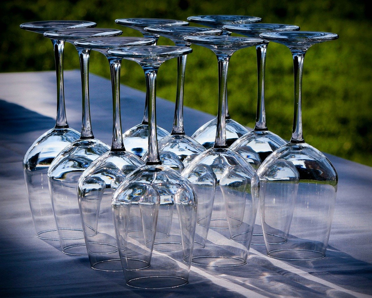 wine glasses, stemware, crystal-176991.jpg